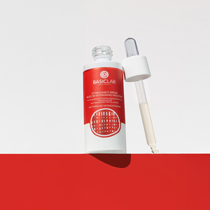 Stimulierendes Serum gegen Haarausfall mit 5% Exosomen-Peptid-Komplex, 1% Adenosin, Biotinyl-Peptid und Kopexil
